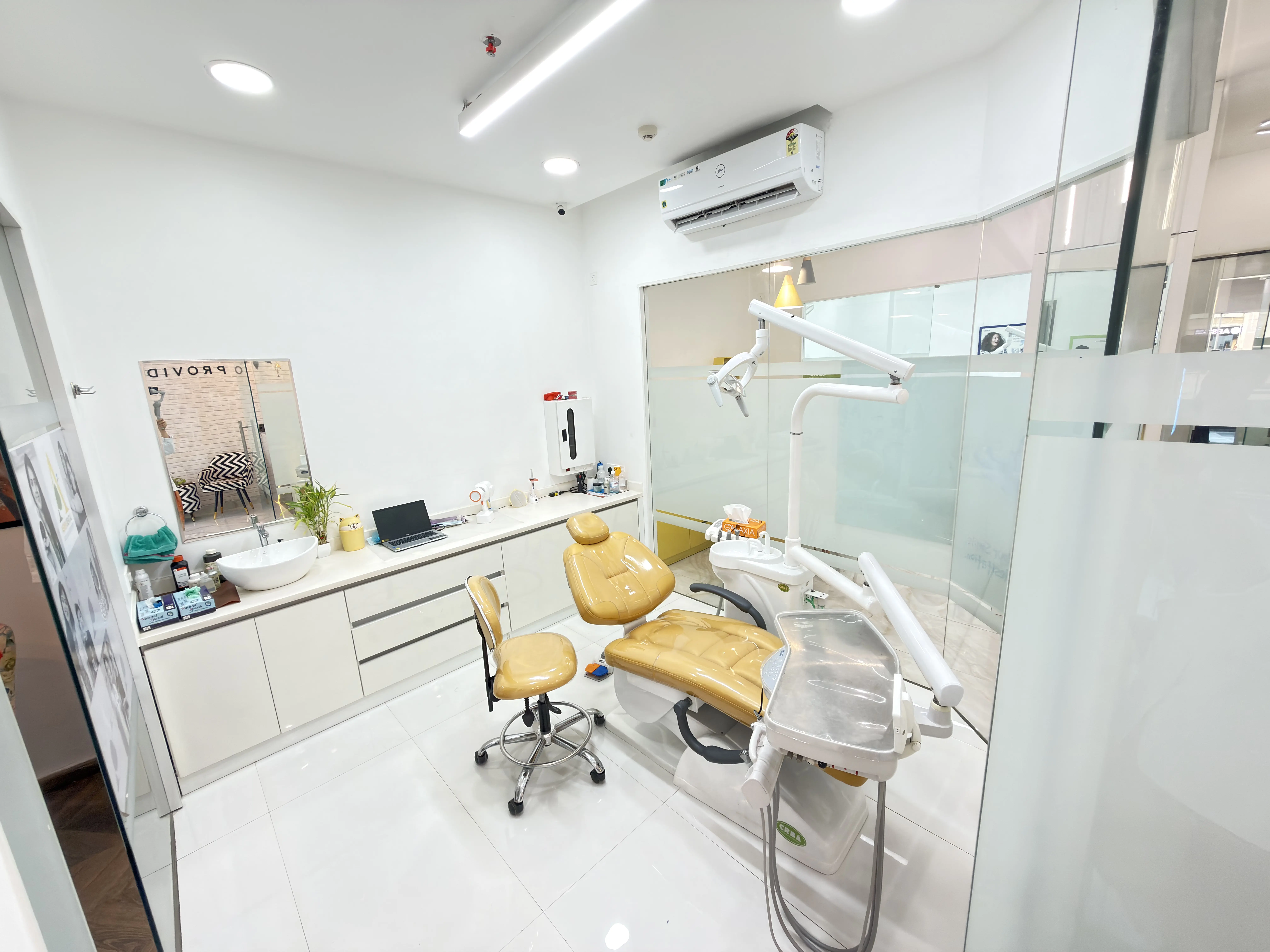 Aspen Dentals Sector 65 Equipment